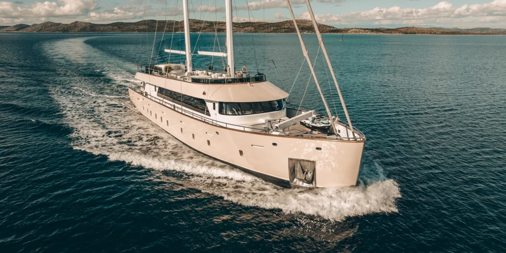 2.-MAXITA-Cruising-2