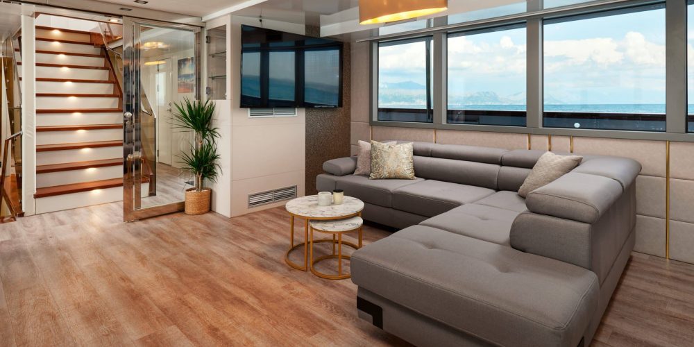 20.-OHANA-Salon-Upper-deck-scaled