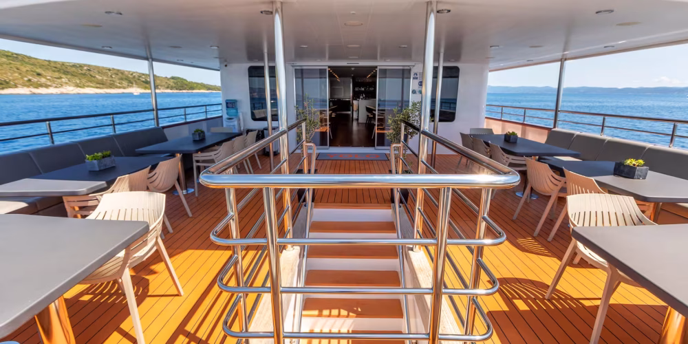 33.-YOLO-Upper-deck-Aft-scaled